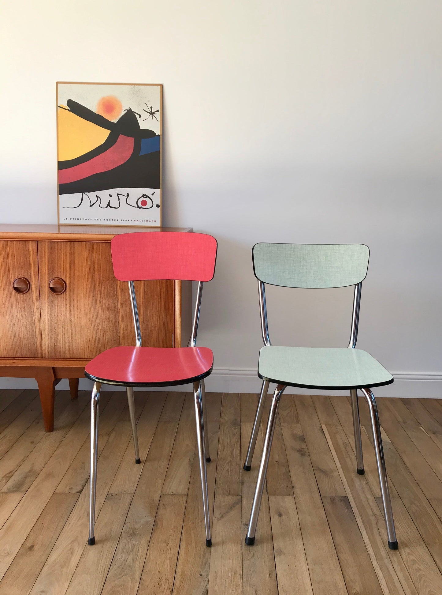 Paire de chaises en formica vert et rouge années 70