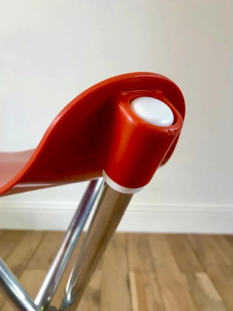 Tabouret design tripode en alu et plastique orange pliable Lallemand Made in France