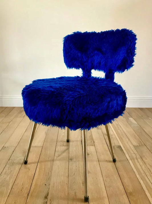 Chaise moumoute pelfran bleu roi années 1970