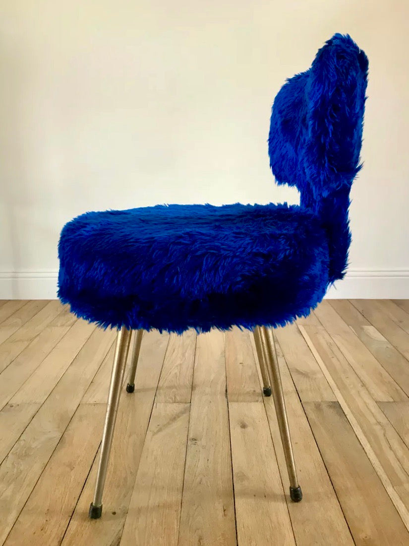 Chaise moumoute pelfran bleu roi années 1970