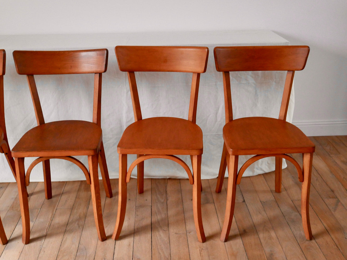 Ensemble de 4 chaises bistrot en bois de hêtre années 50