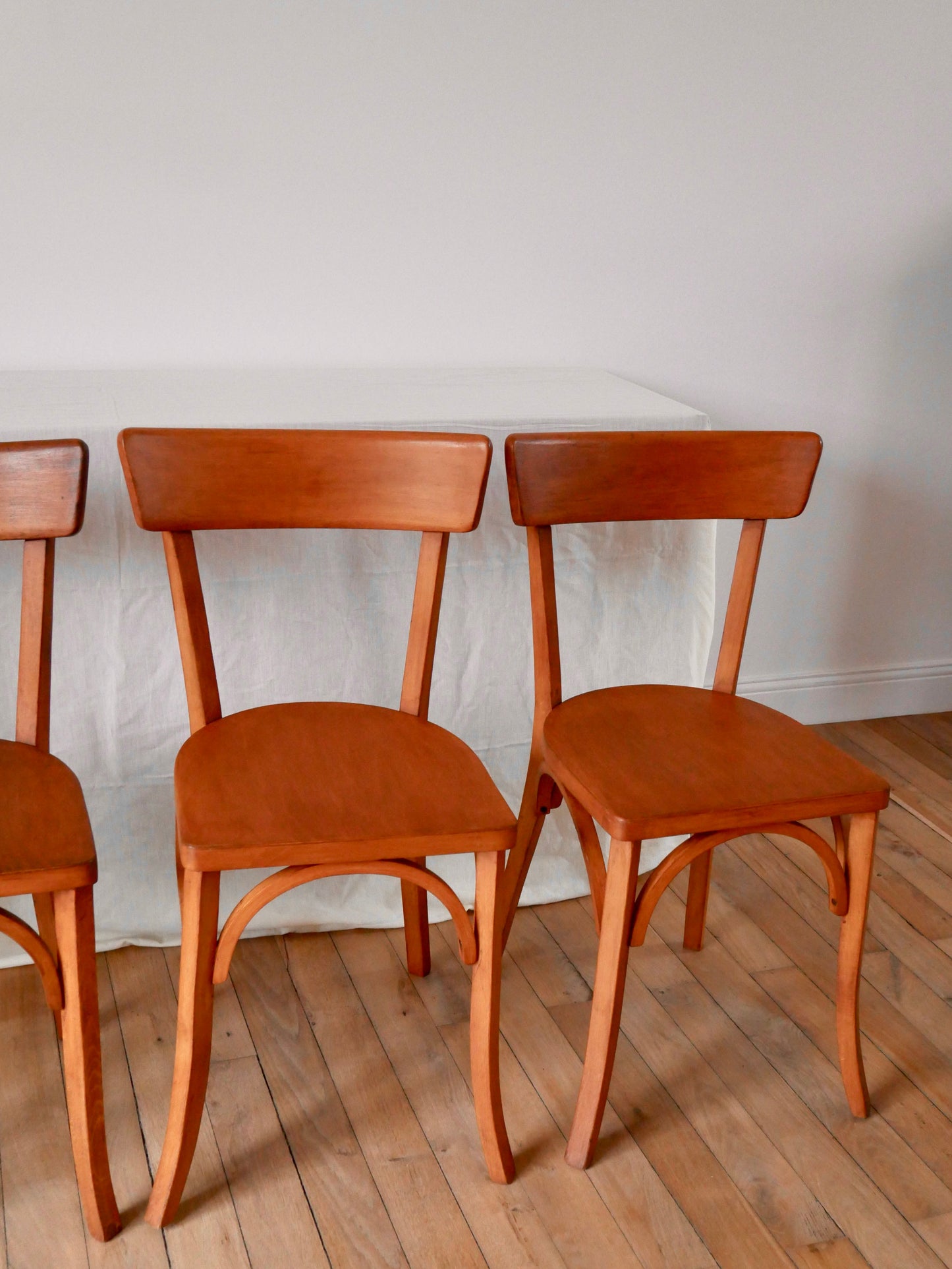 Ensemble de 4 chaises bistrot en bois de hêtre années 50