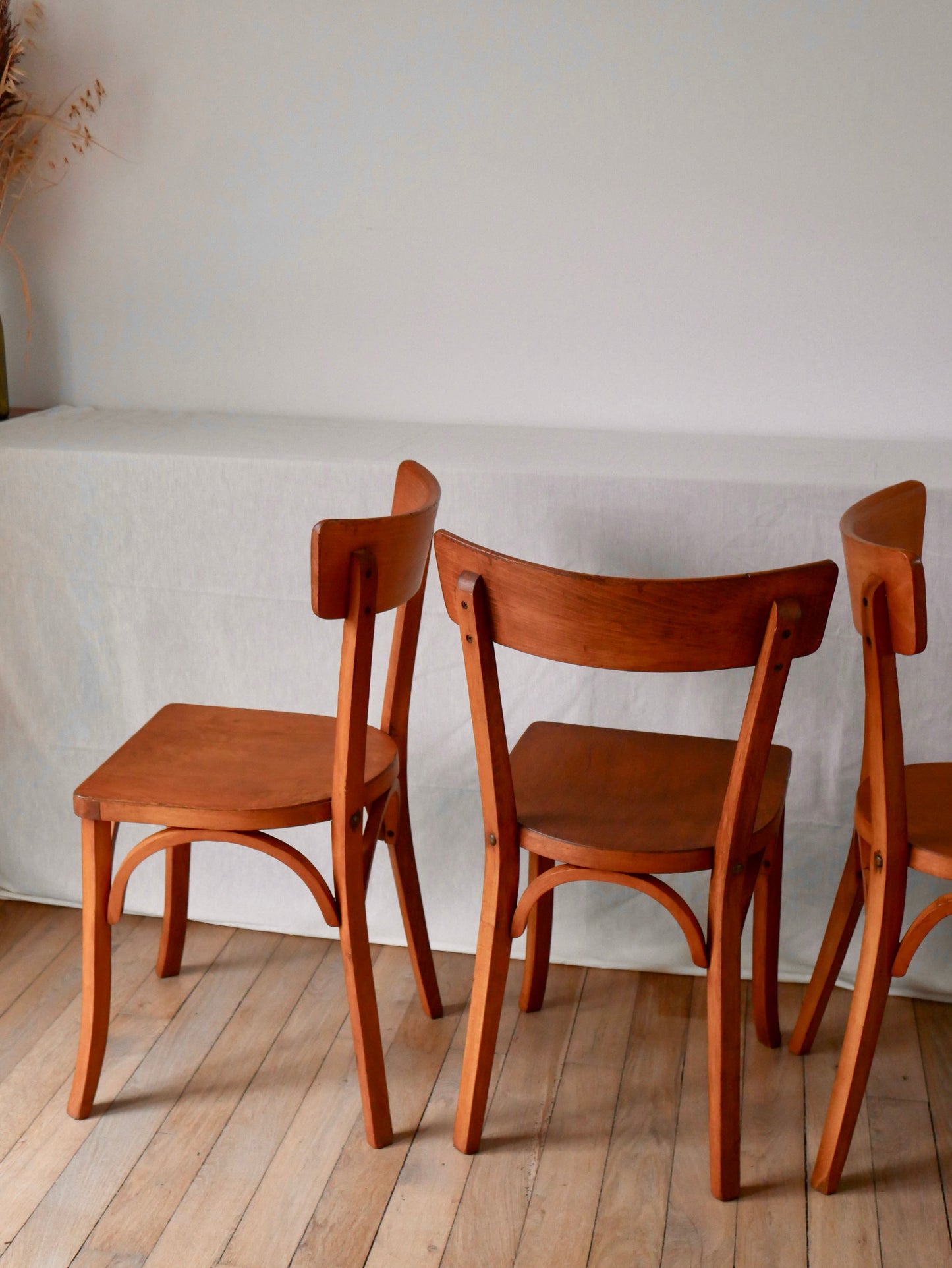 Ensemble de 4 chaises bistrot en bois de hêtre années 50