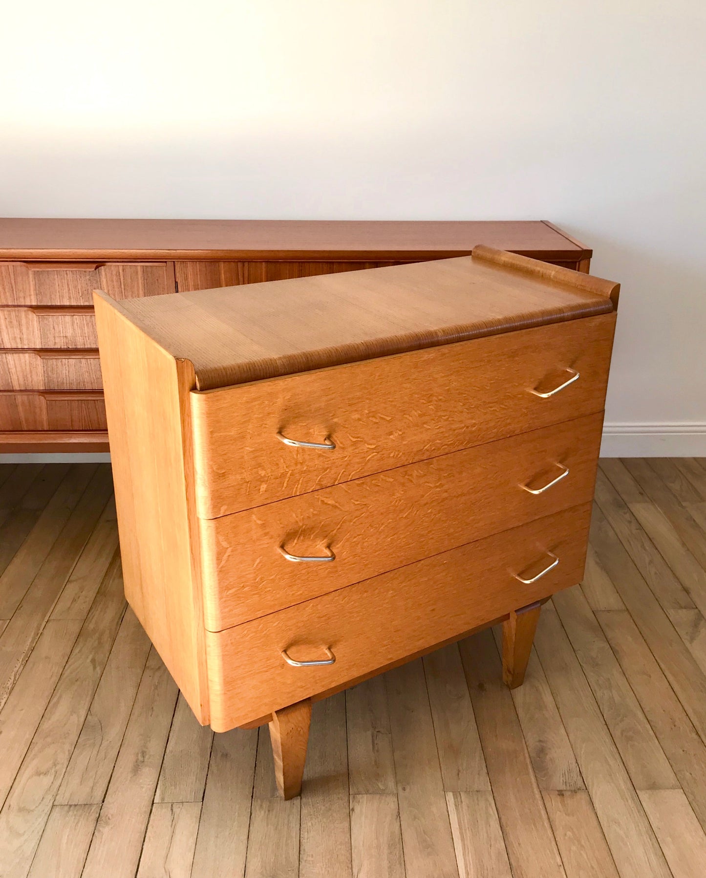 Commode design scandinave en chêne blond Mid Century Circa 1950