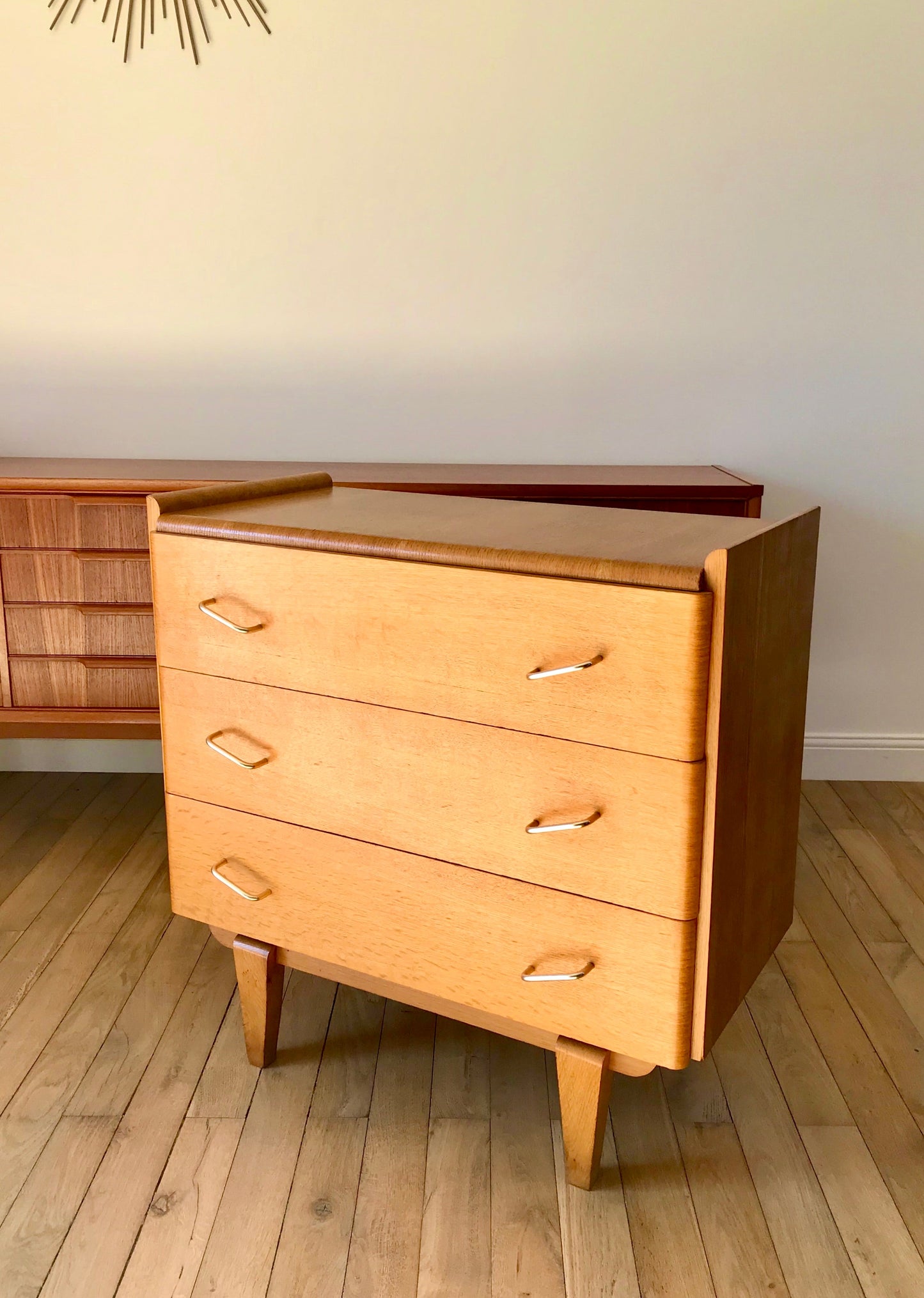 Commode design scandinave en chêne blond Mid Century Circa 1950