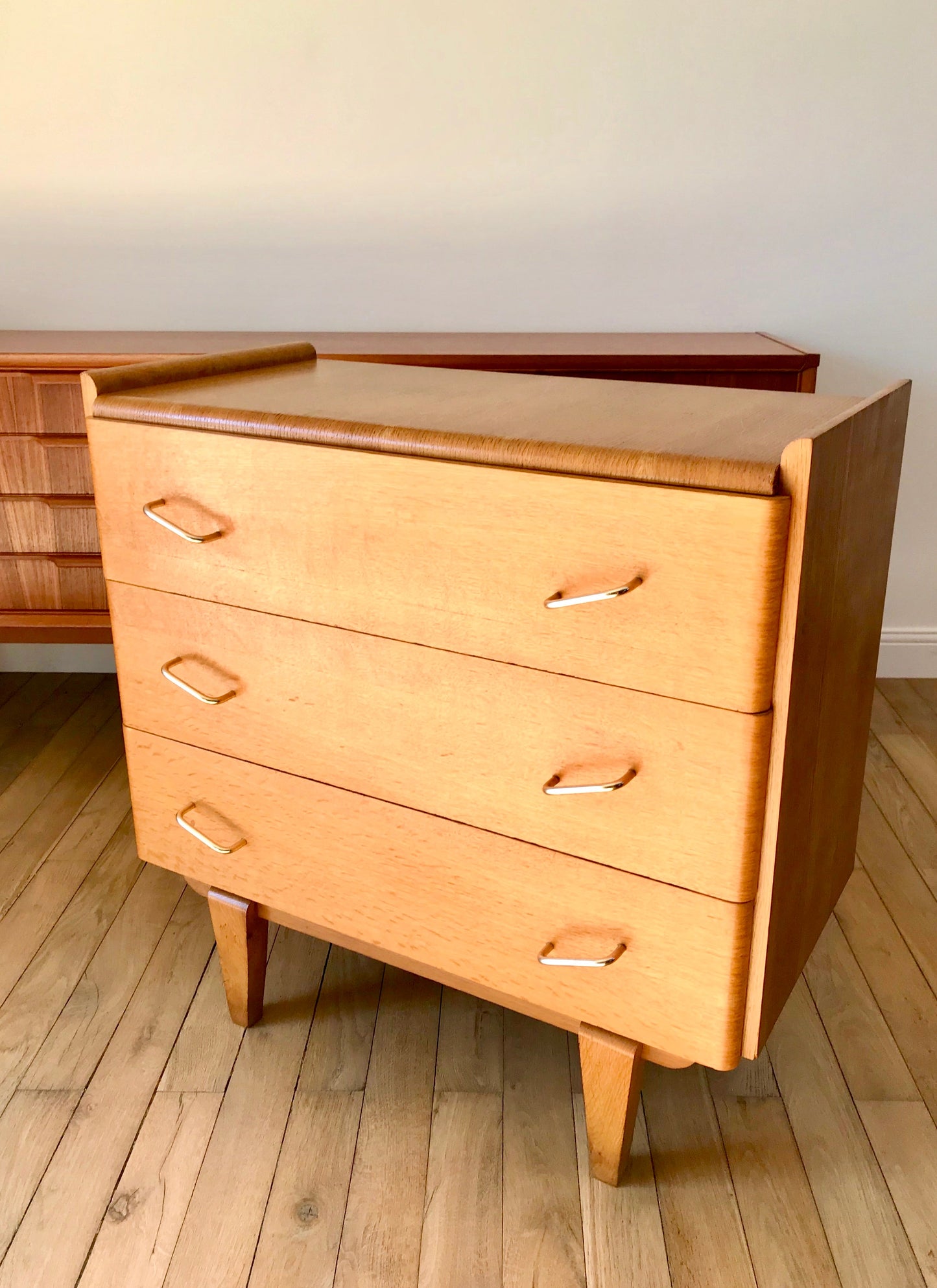 Commode design scandinave en chêne blond Mid Century Circa 1950