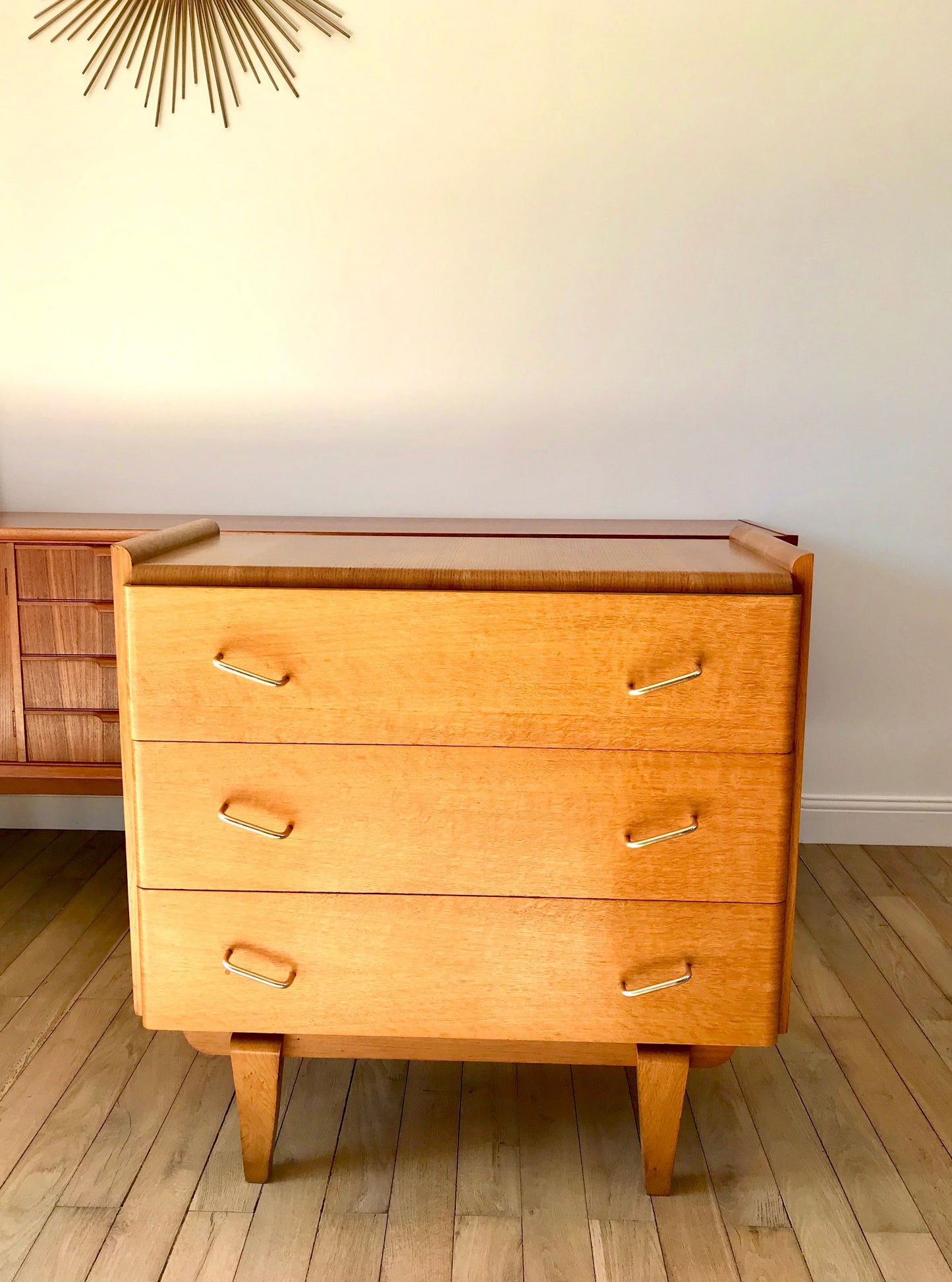 Commode design scandinave en chêne blond Mid Century Circa 1950