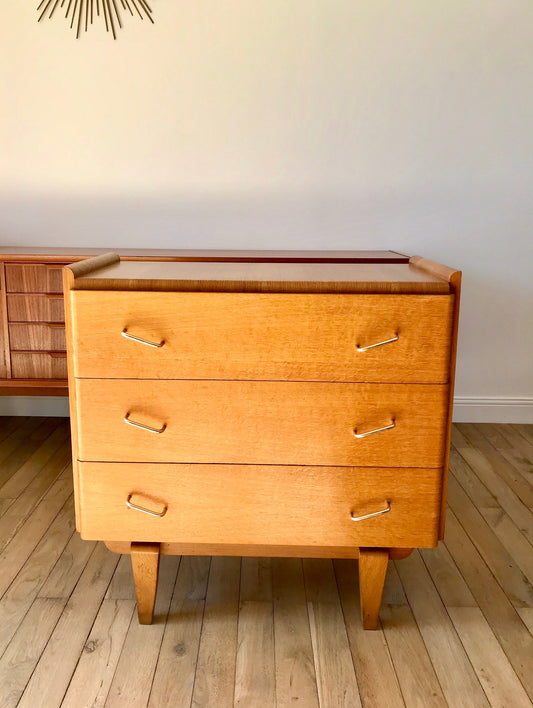 Commode design scandinave en chêne blond Mid Century Circa 1950