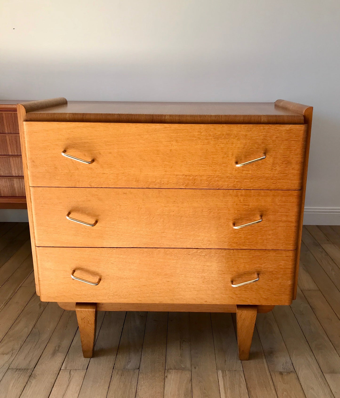 Commode design scandinave en chêne blond Mid Century Circa 1950