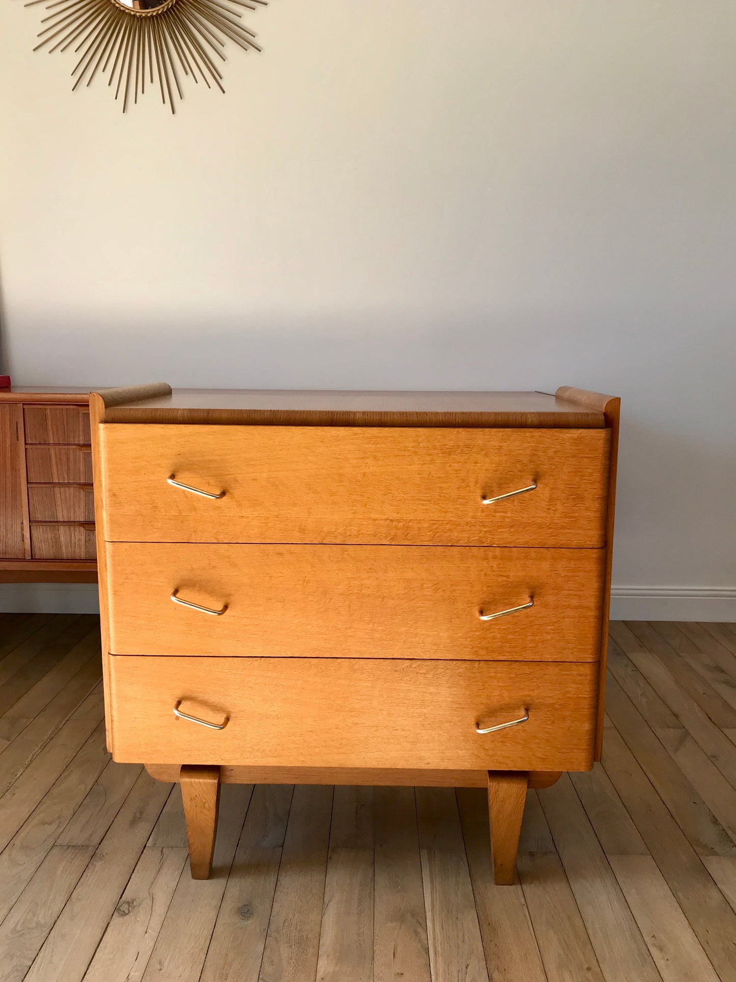 Commode design scandinave en chêne blond Mid Century Circa 1950