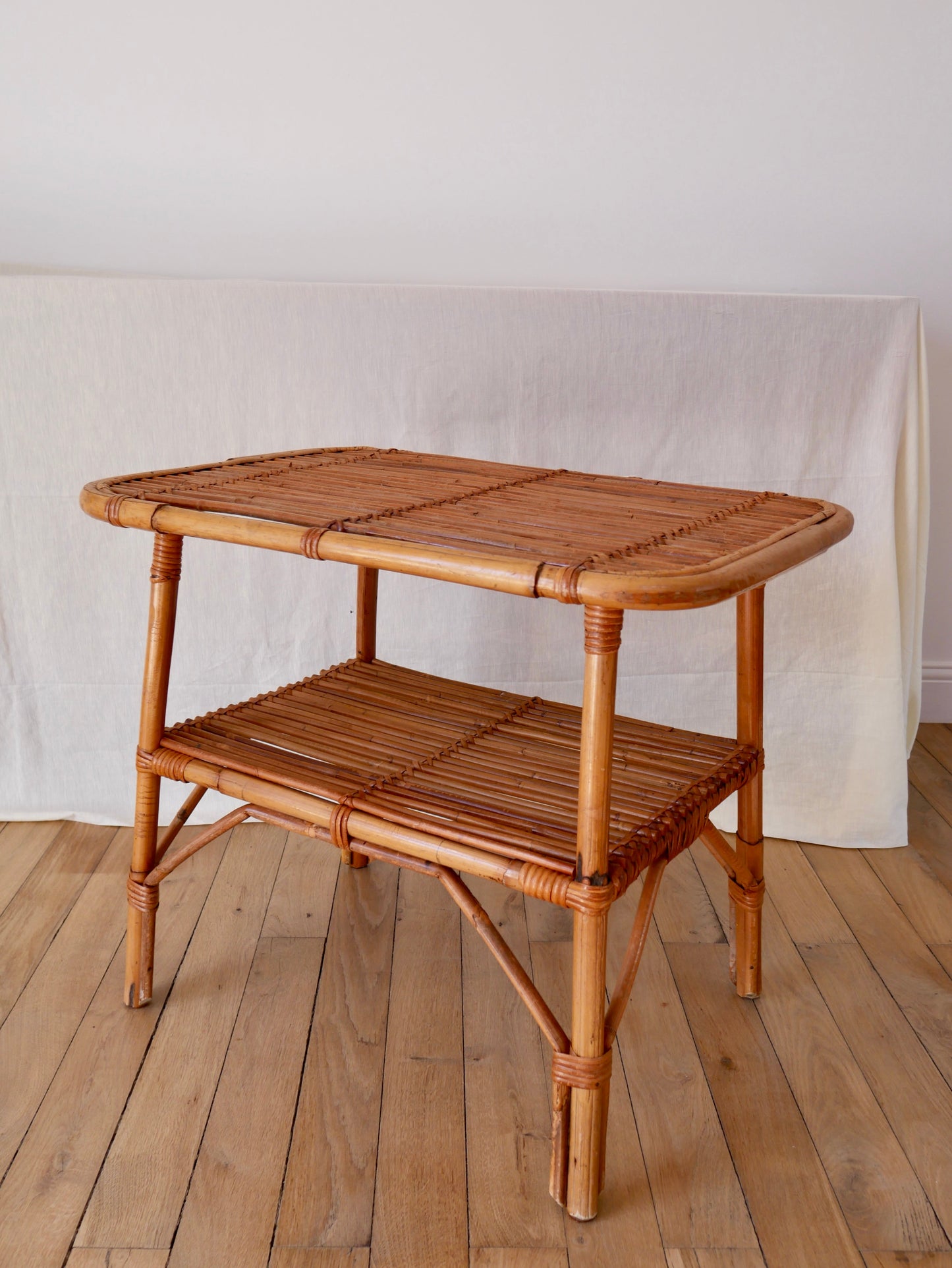 Table d'appoint / table basse en rotin et bambou années 60-70