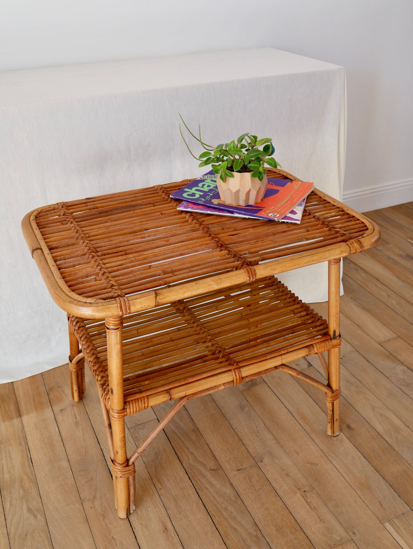 Table d'appoint / table basse en rotin et bambou années 60-70