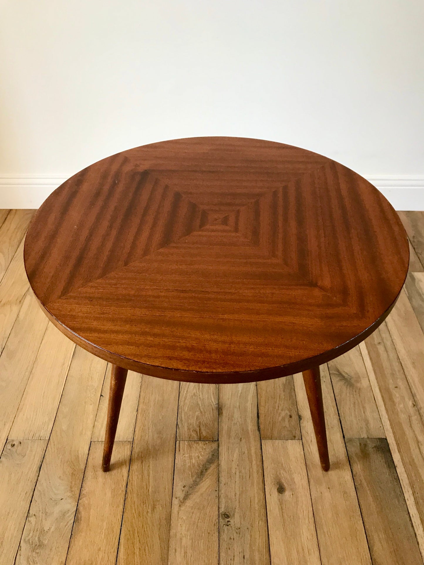 Table basse tripode en bois et marqueterie design scandinave années 50-60