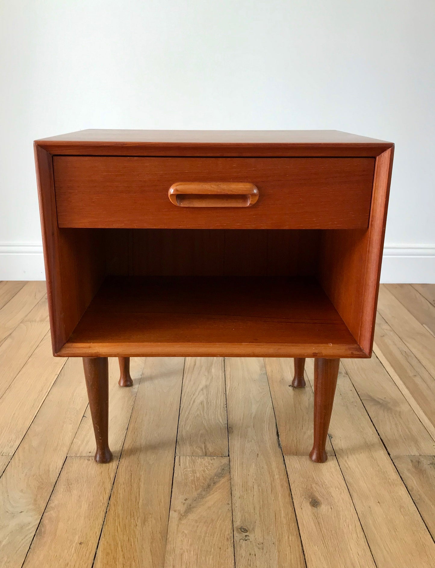 Table de chevet design scandinave Mid-Century Circa 1960