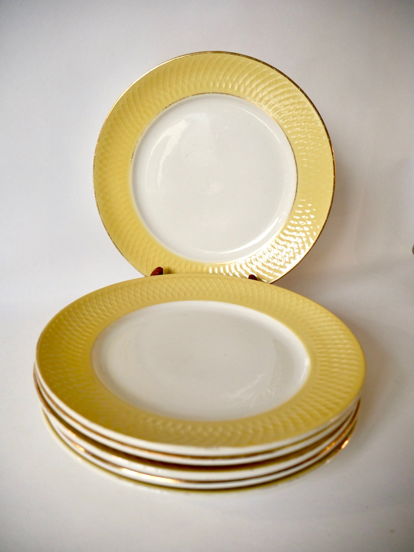 Lot de 6 assiettes plates Moulin des Loups texturées jaune canari, 1950