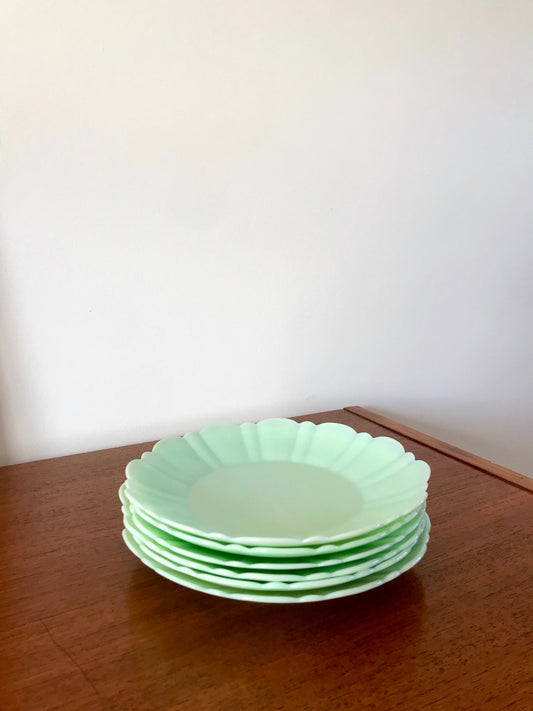 Lot de 6 assiettes à dessert en opaline vert menthe années 50-60