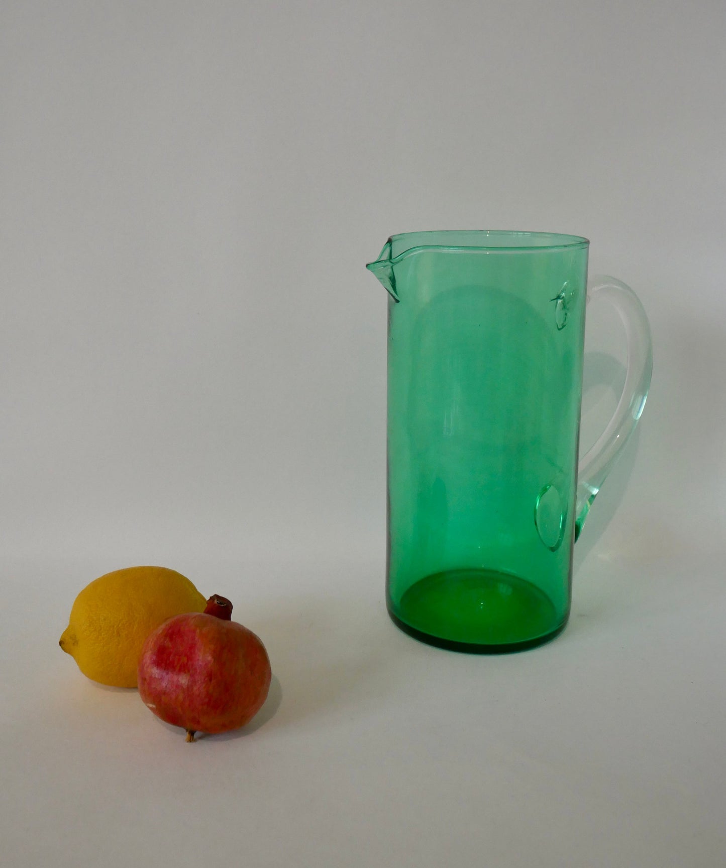 Pichet en verre vert années 70