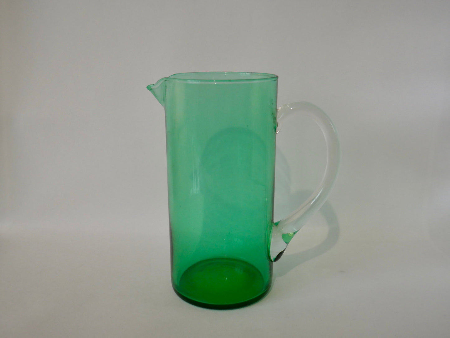 Pichet en verre vert années 70