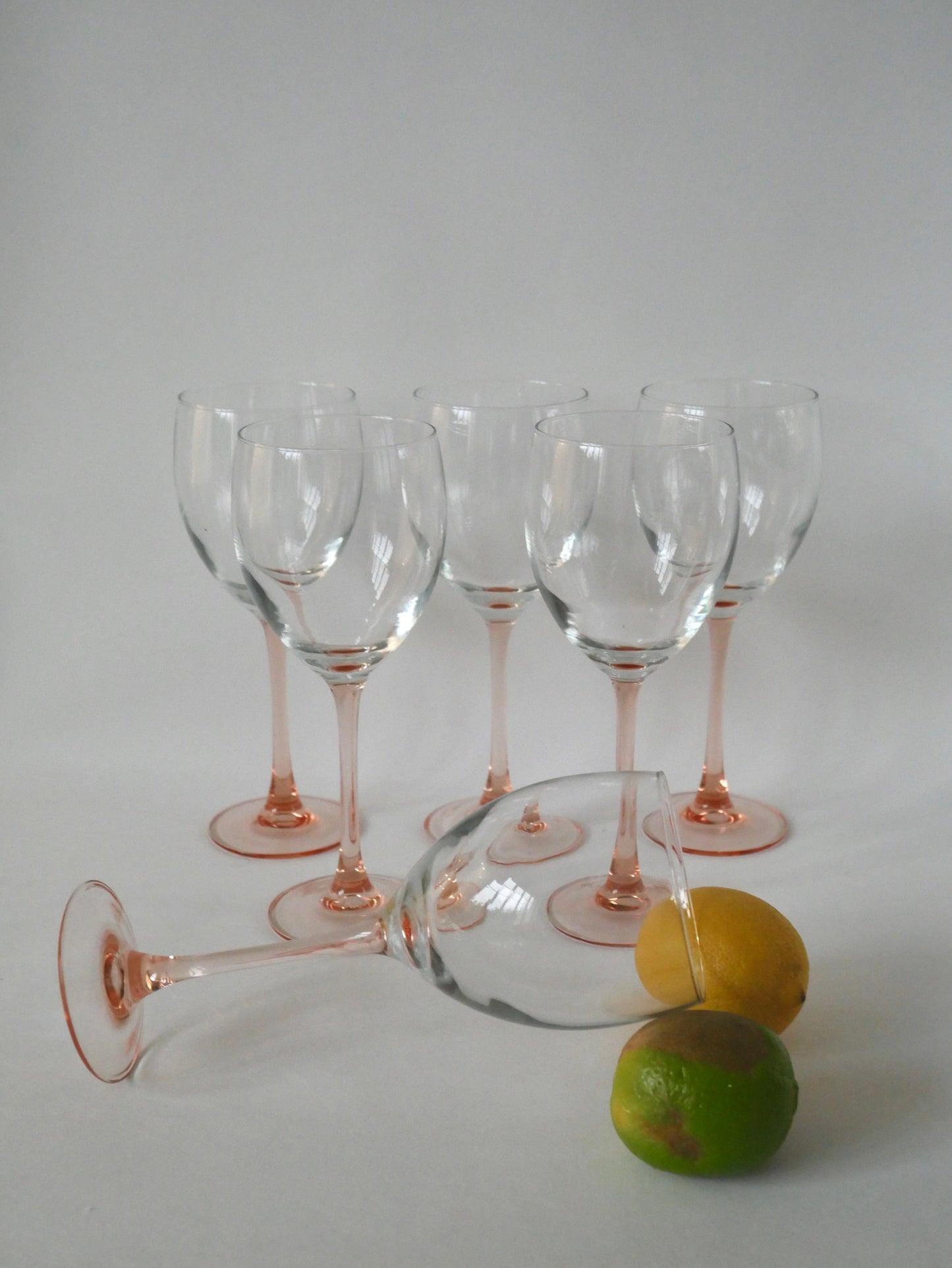 Lot de 6 grands verres à vin à pieds rose Fabriqués en France années 1970