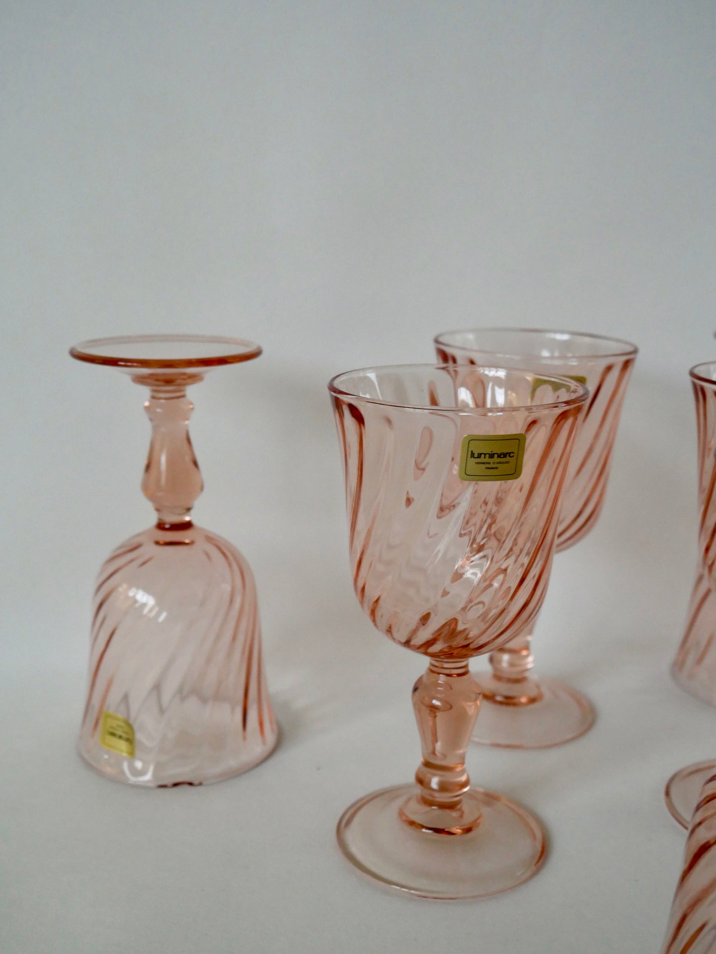 Ensemble de 6 verres à vin Rosaline Luminarc en verre rose facetté 18cl années 60