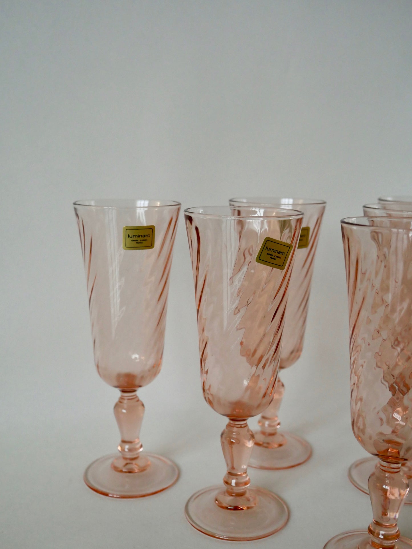 Ensemble de 6 flûtes à champagne Rosaline Luminarc en verre rose facetté années 60