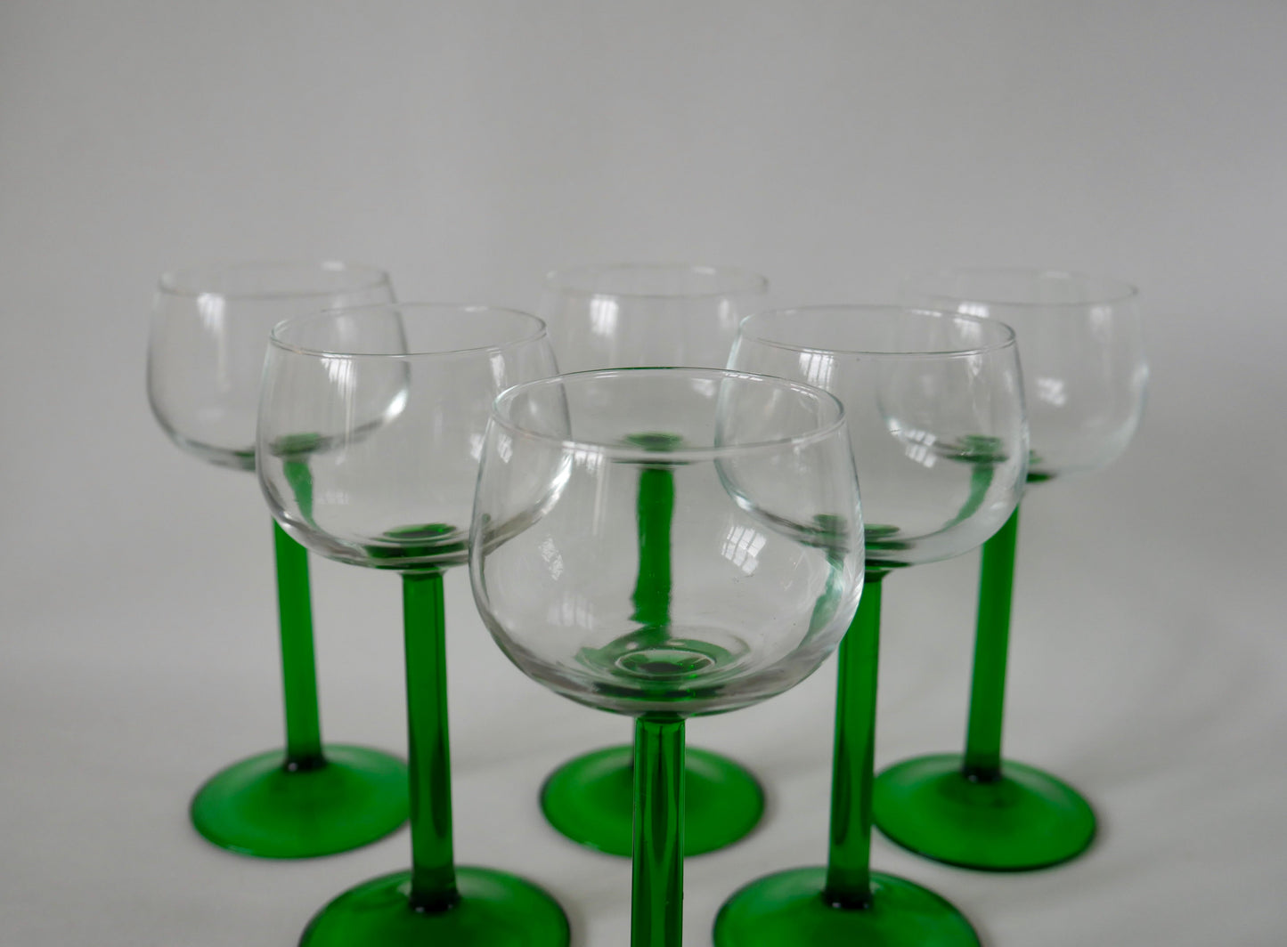 Lot de 6 grands verres à vin à pieds vert Made in France années 70