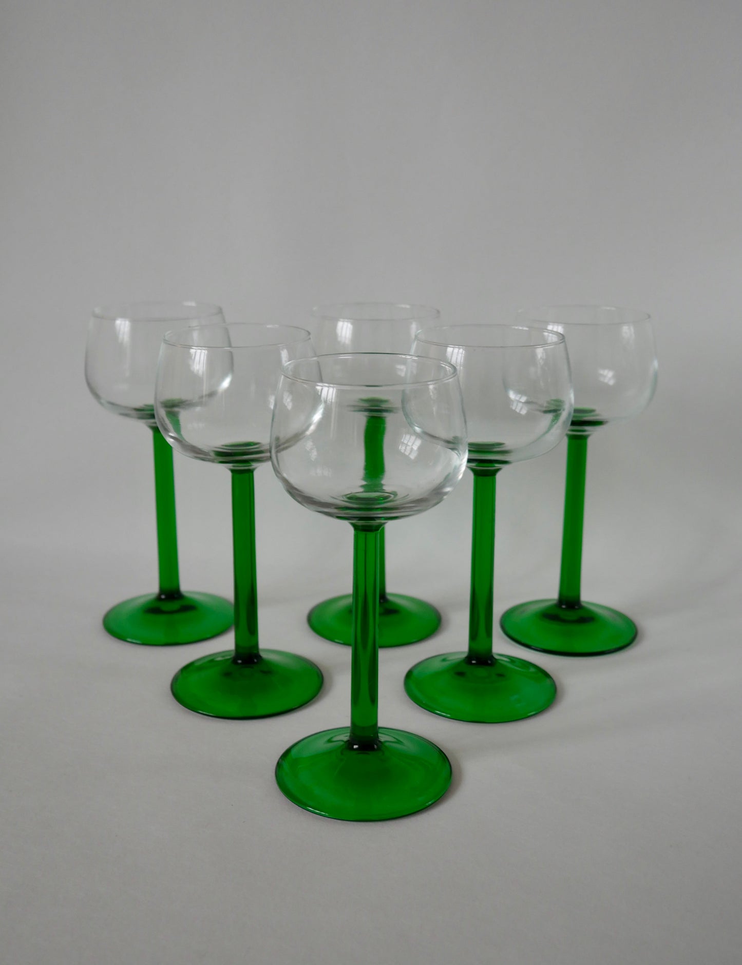 Lot de 6 grands verres à vin à pieds vert Made in France années 70