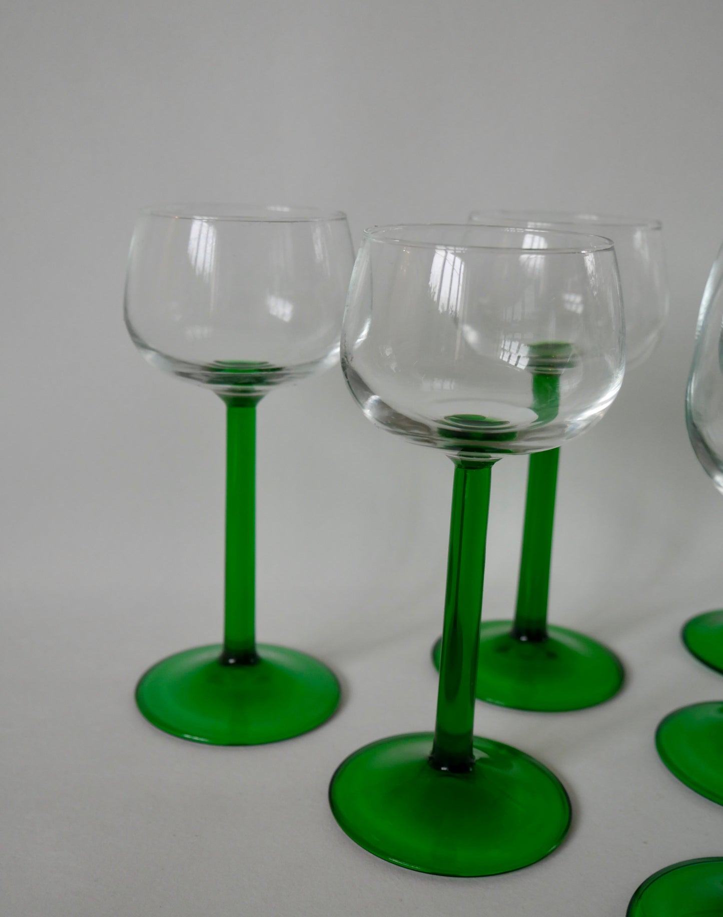 Lot de 6 grands verres à vin à pieds vert Made in France années 70