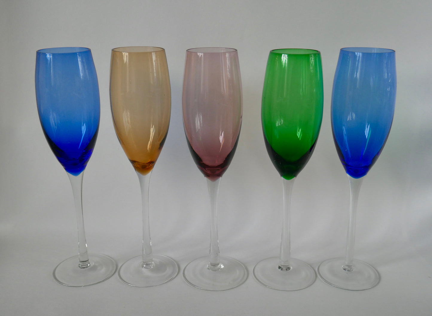 Lot de 5 flûtes à champagne design en verre coloré années 70