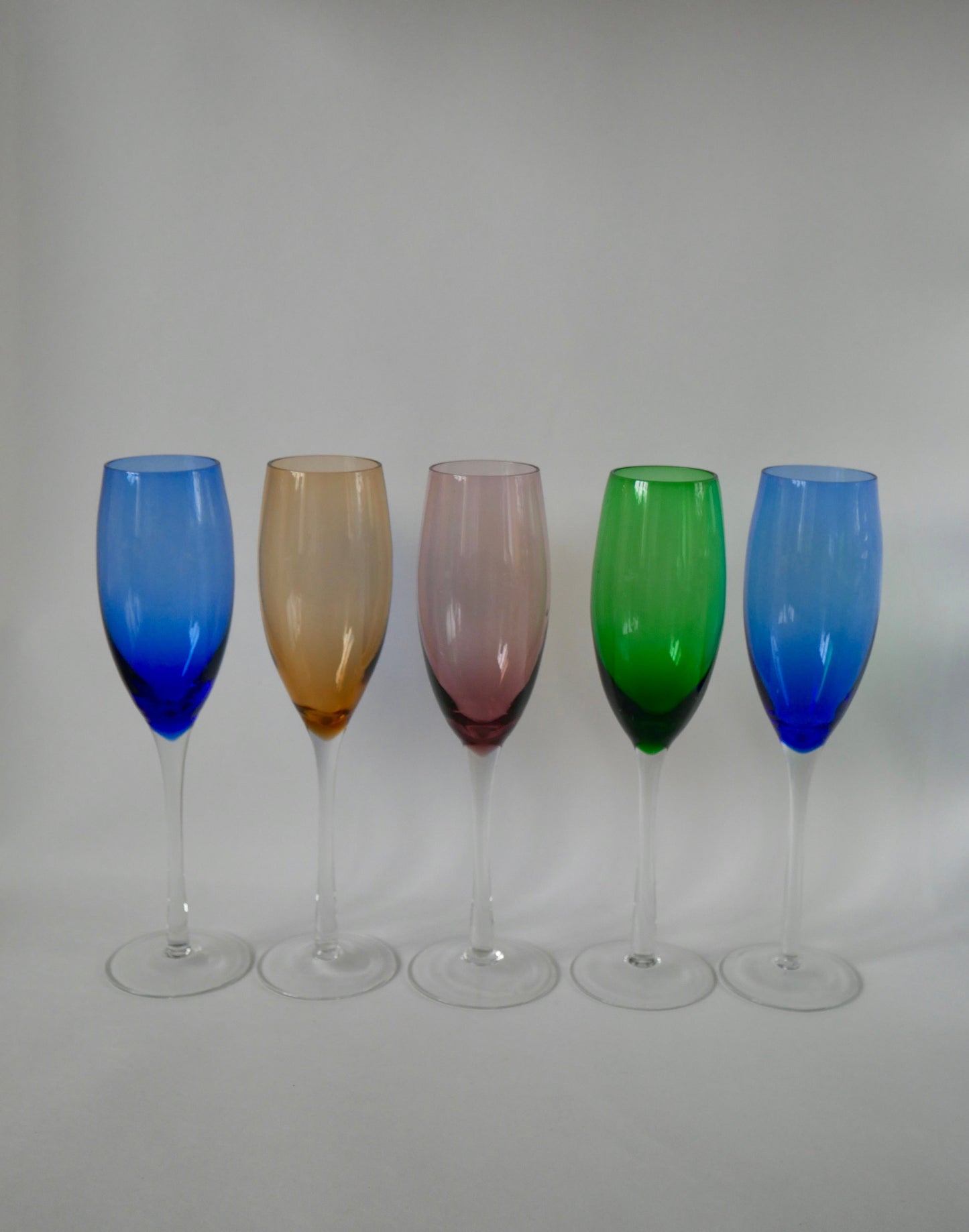 Lot de 5 flûtes à champagne design en verre coloré années 70