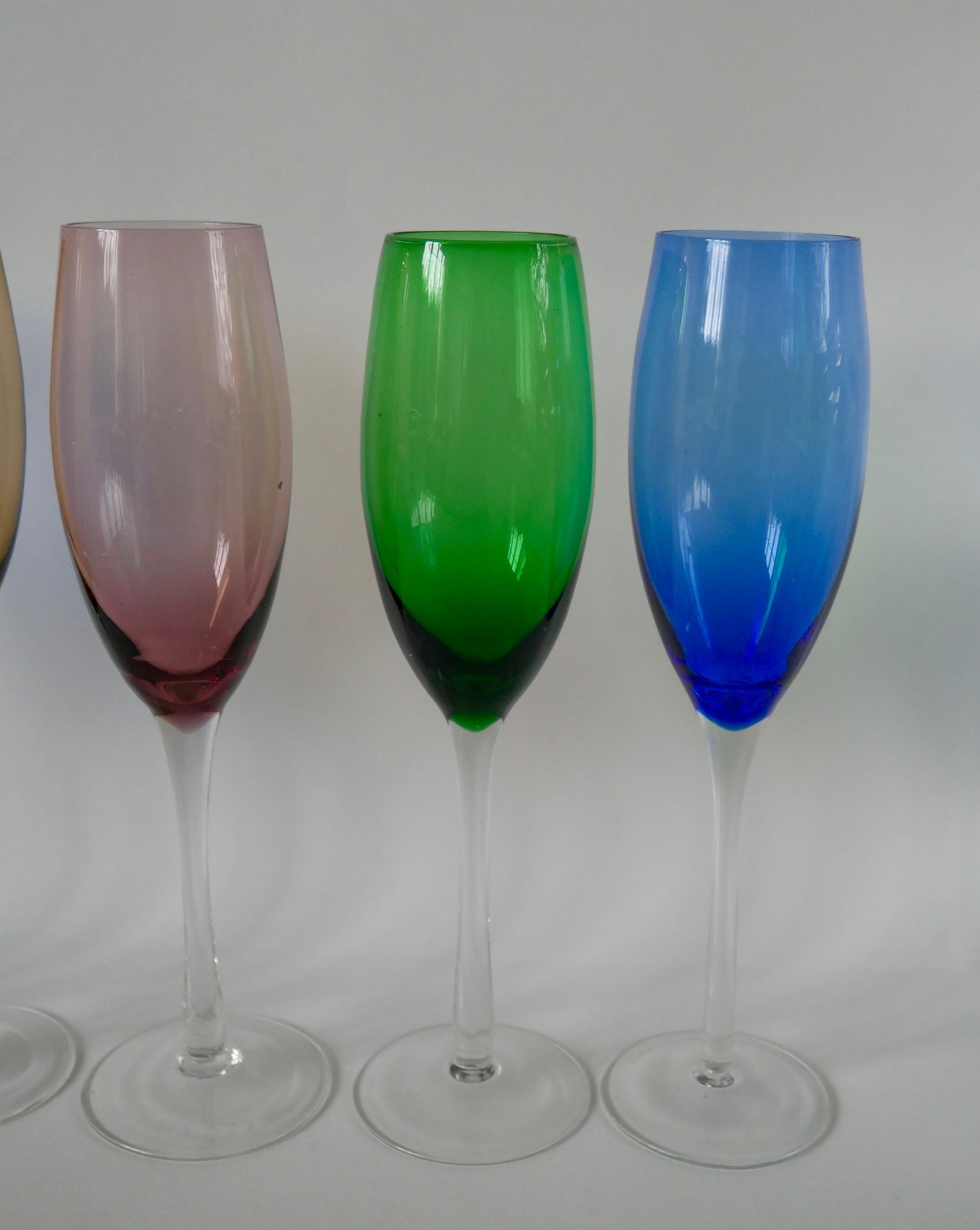 Lot de 5 flûtes à champagne design en verre coloré années 70