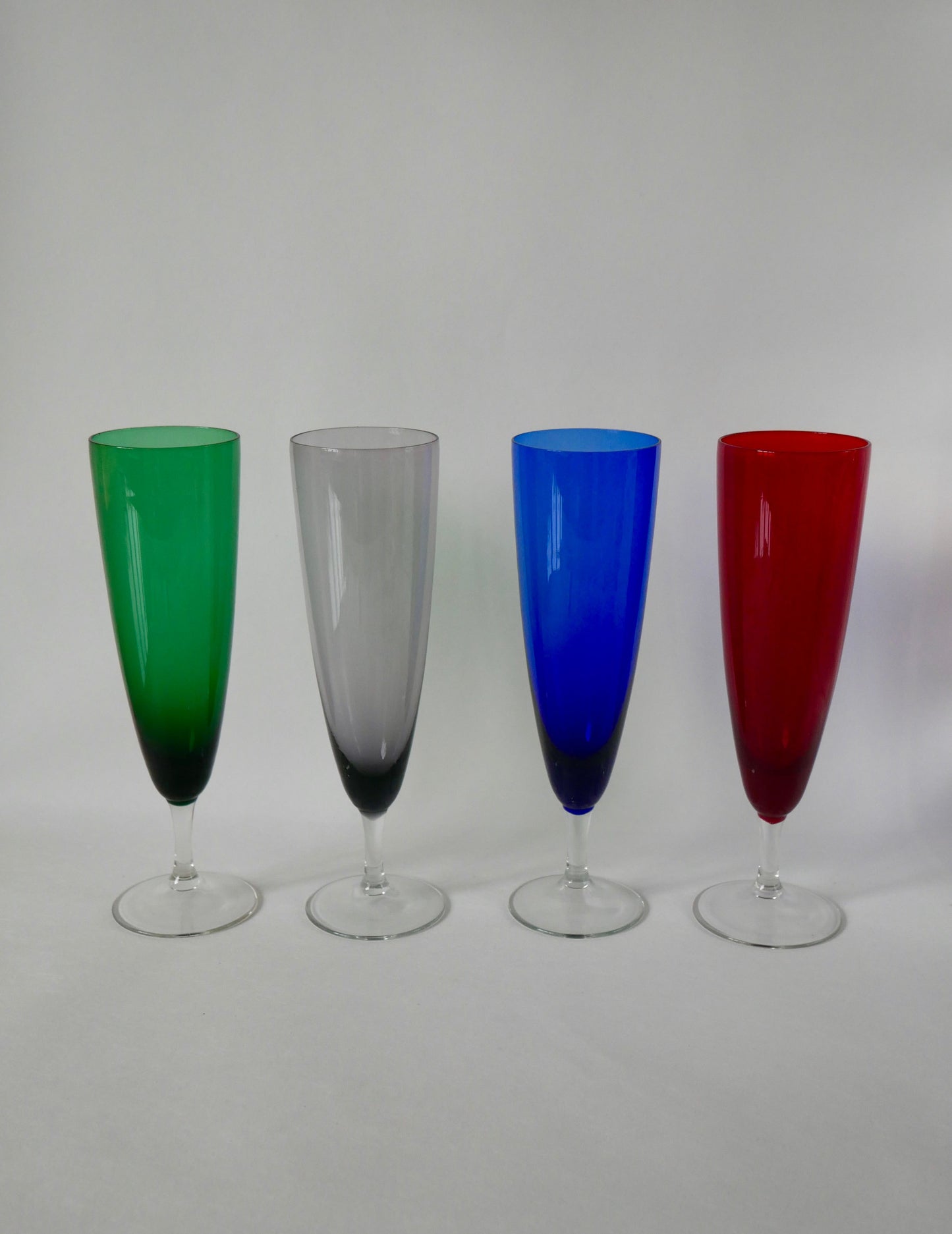 Lot de 4 flûtes à champagne design en verre coloré années 70