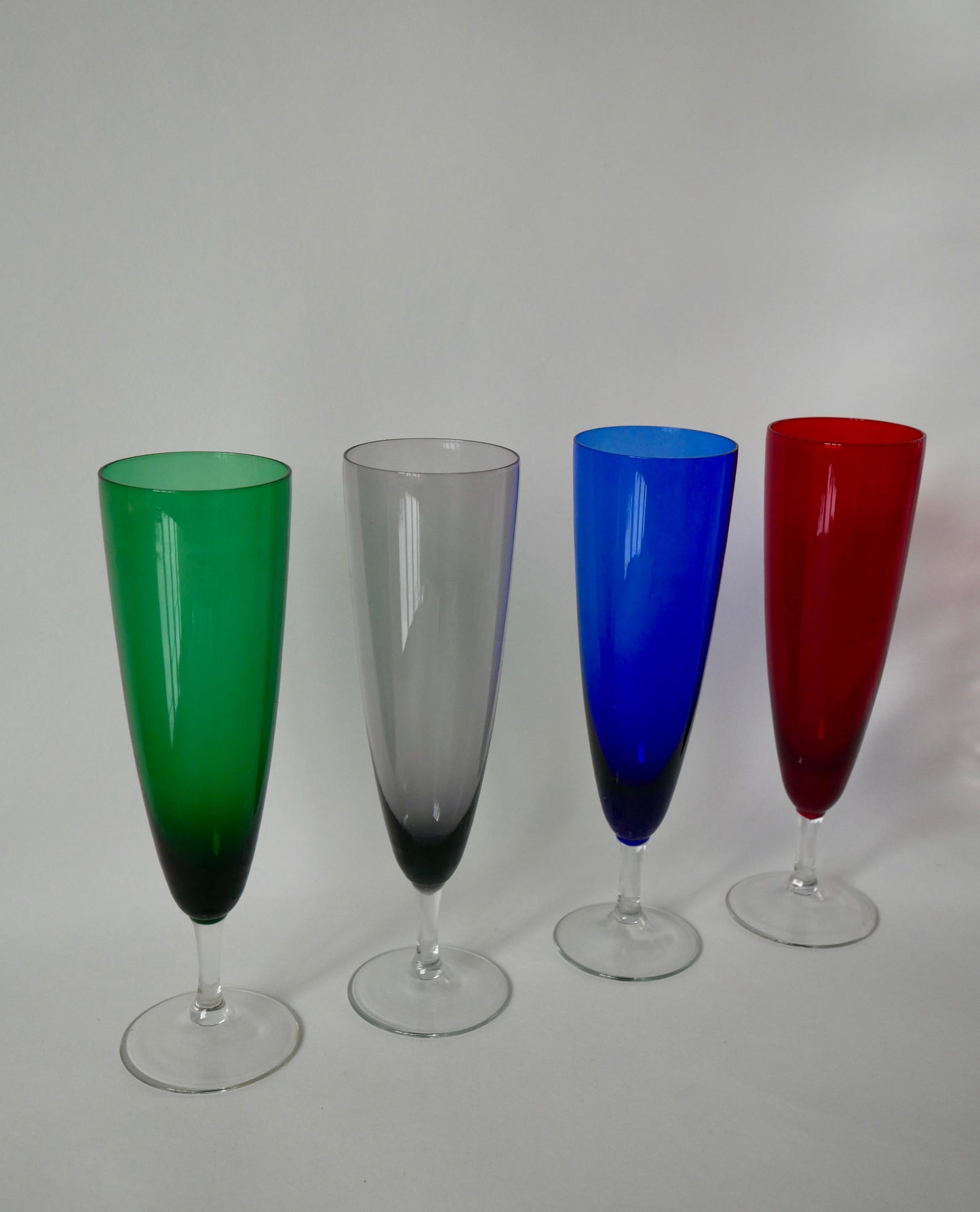 Lot de 4 flûtes à champagne design en verre coloré années 70