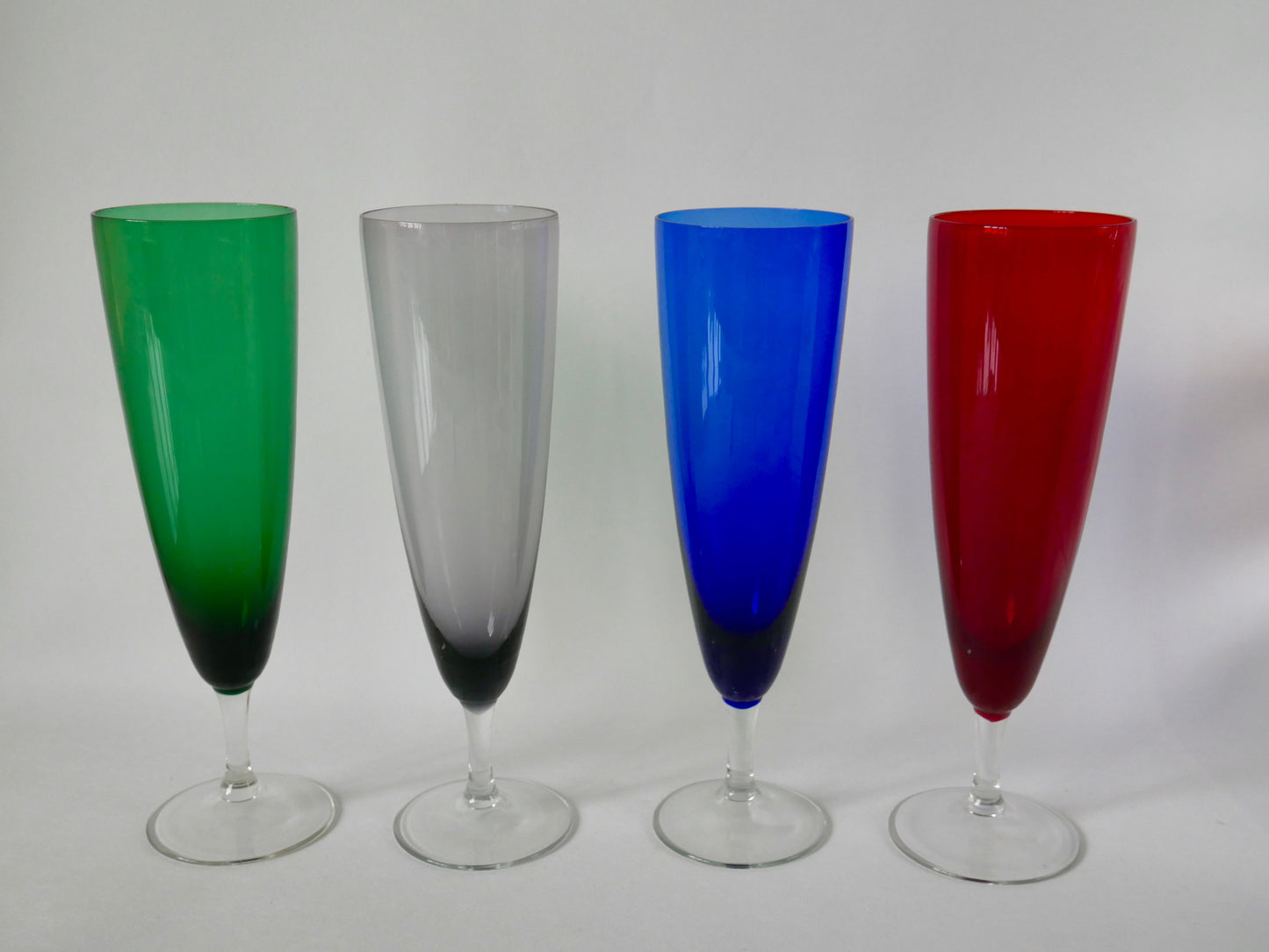 Lot de 4 flûtes à champagne design en verre coloré années 70