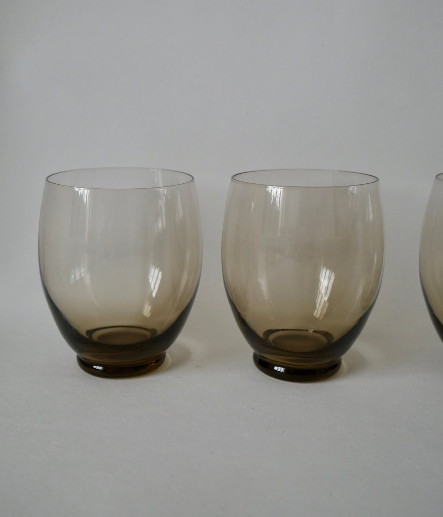 Lot de 5 grands verres à eau design en verre fumé art déco années 30