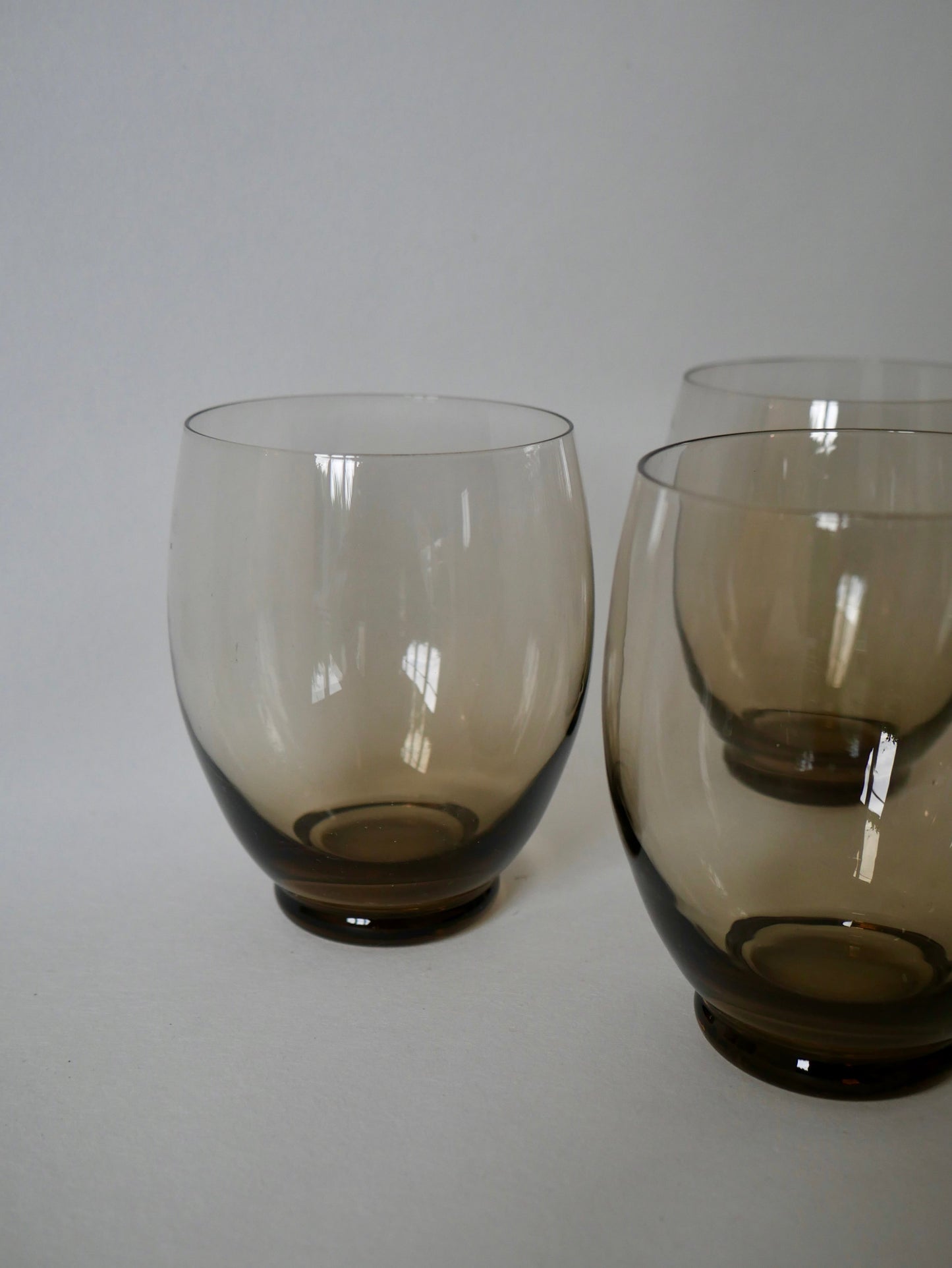 Lot de 5 grands verres à eau design en verre fumé art déco années 30