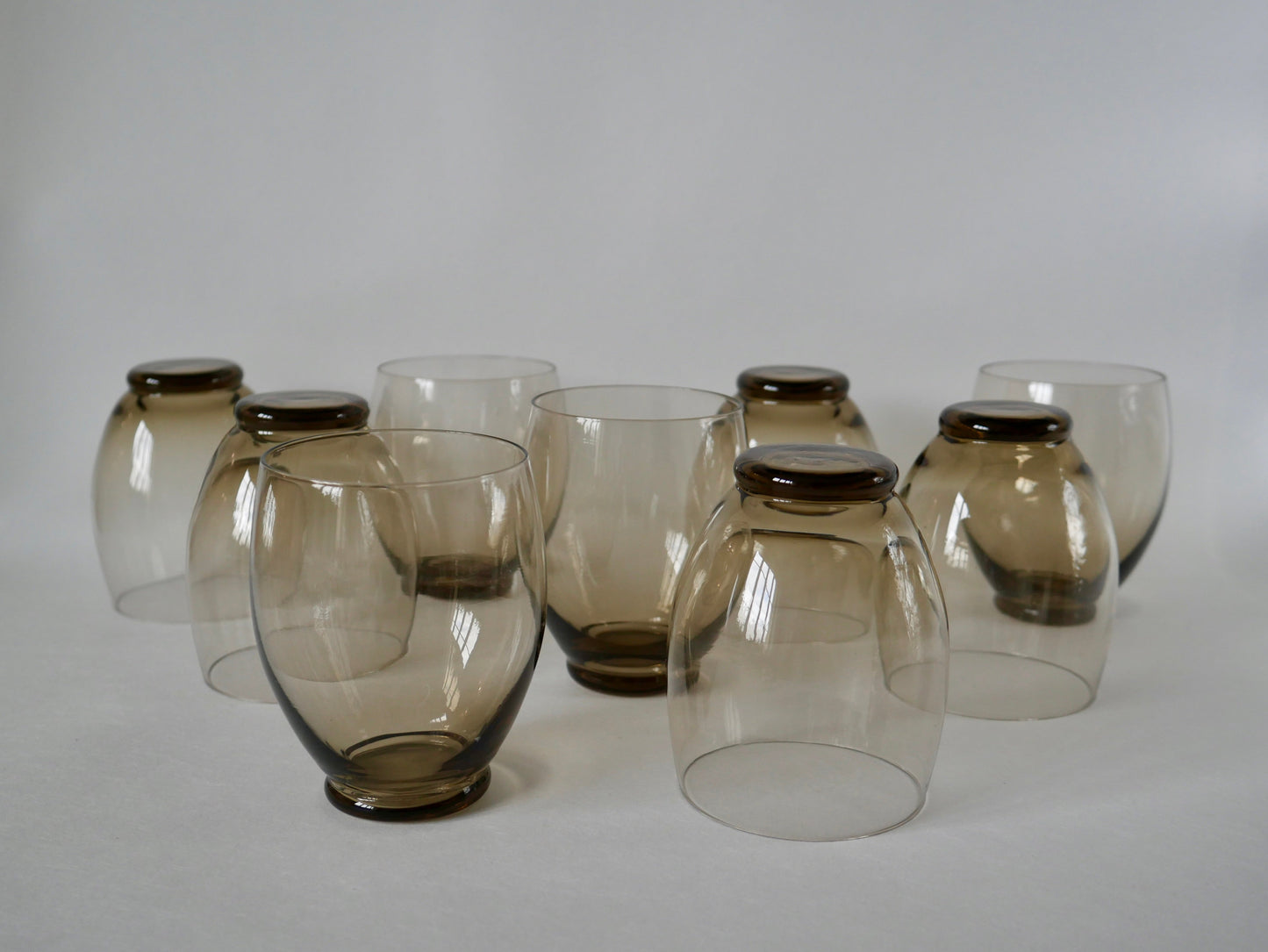 Lot de 5 grands verres à eau design en verre fumé art déco années 30