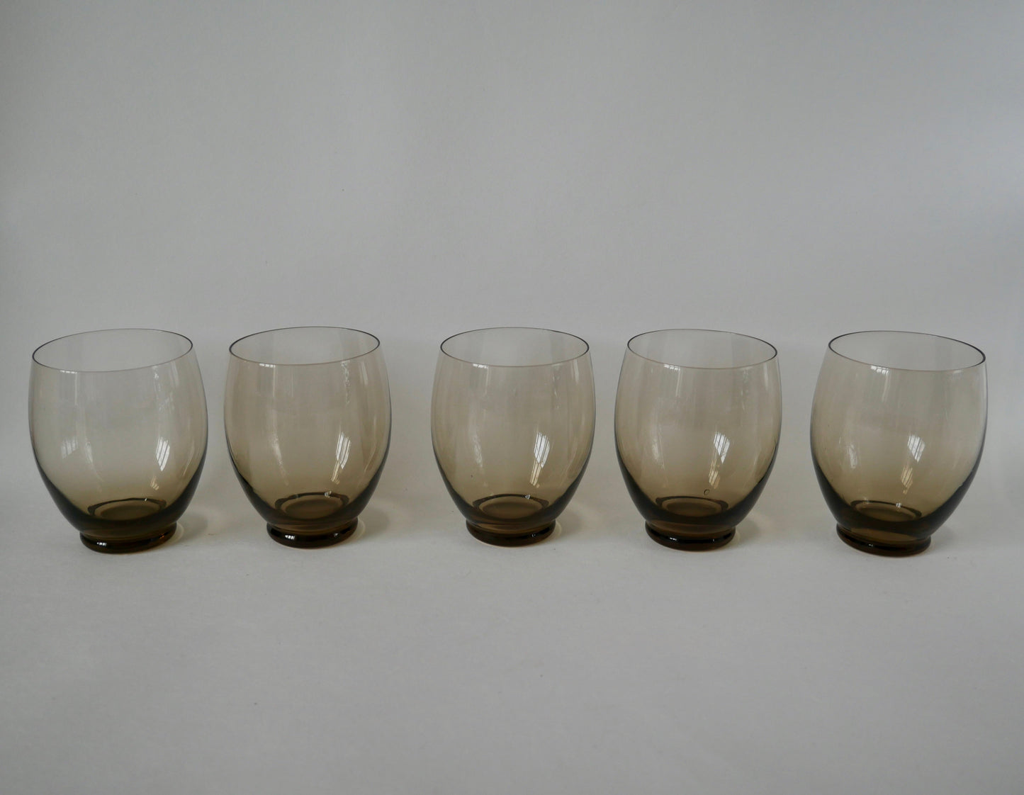 Lot de 5 grands verres à eau design en verre fumé art déco années 30