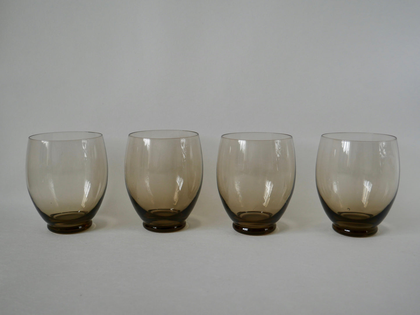 Lot de 4 grands verres à eau design en verre fumé art déco années 30