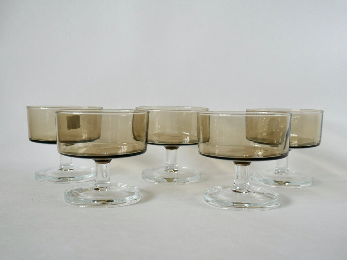 Lot de 5 coupes à champagne en verre fumé Luminarc années 70