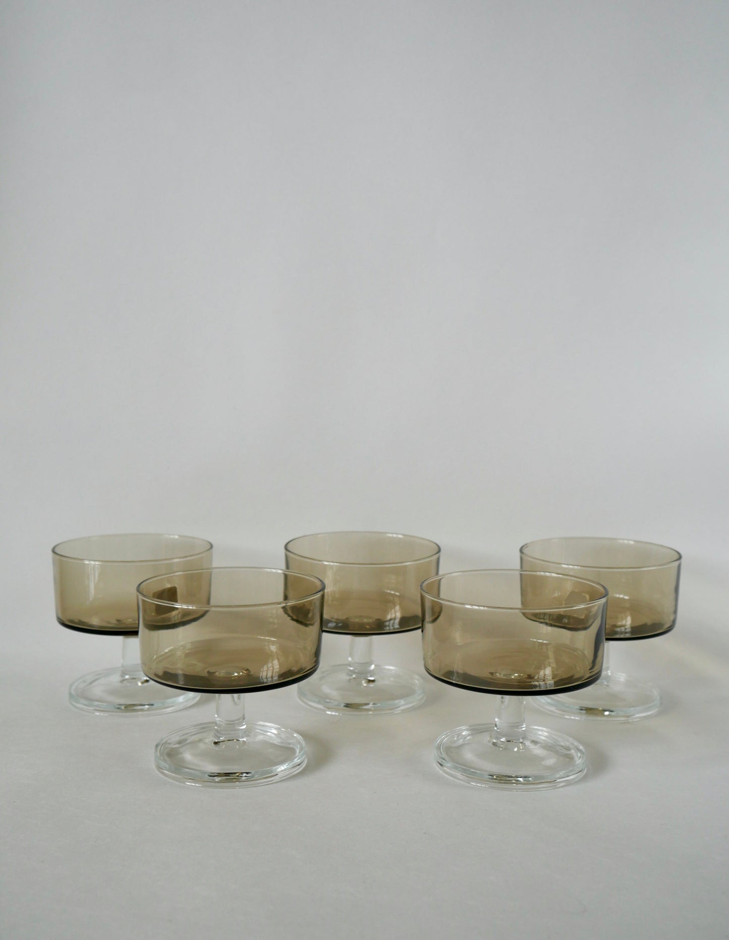 Lot de 5 coupes à champagne en verre fumé Luminarc années 70