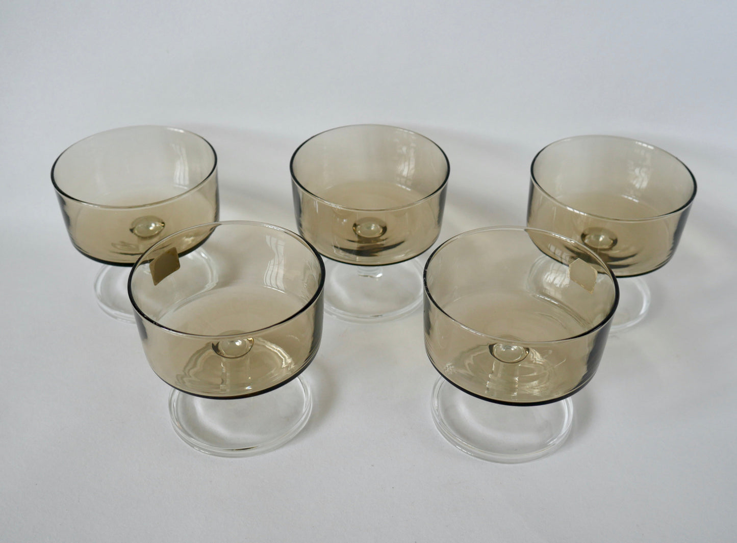 Lot de 5 coupes à champagne en verre fumé Luminarc années 70