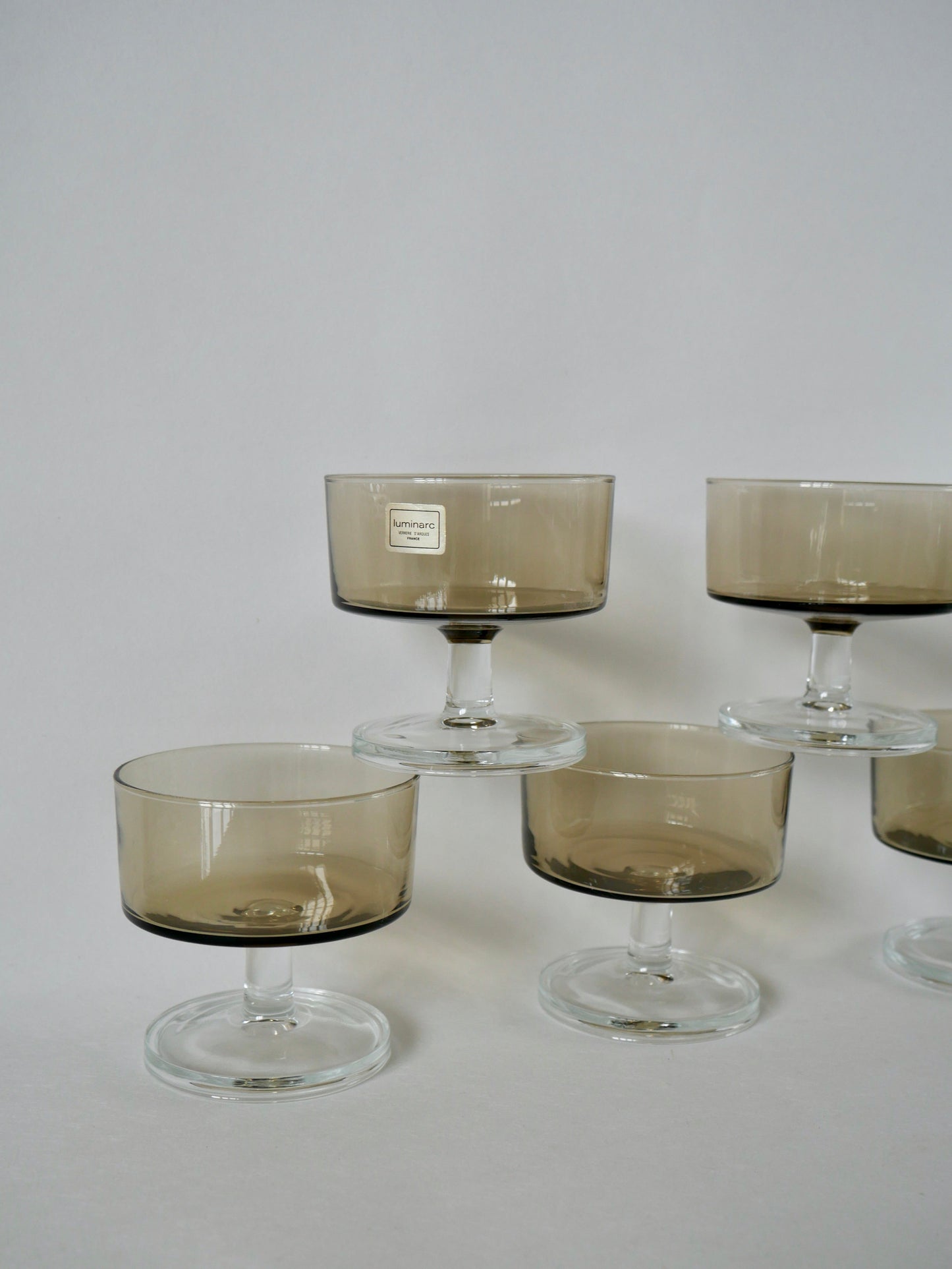 Lot de 5 coupes à champagne en verre fumé Luminarc années 70