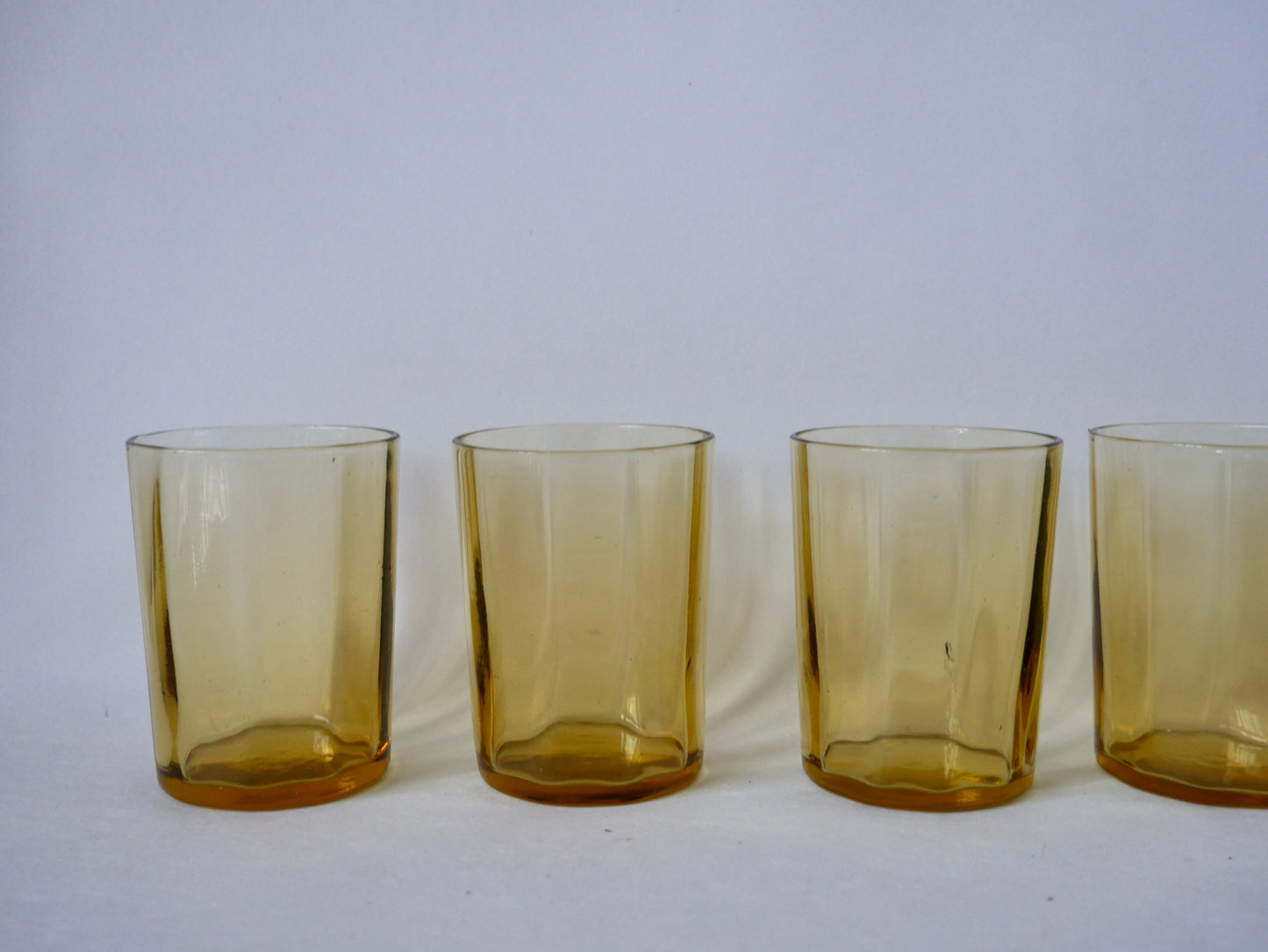 Lot de 6 verres à eau en verre jaune années 40-50