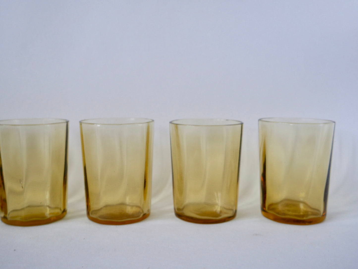 Lot de 6 verres à eau en verre jaune années 40-50