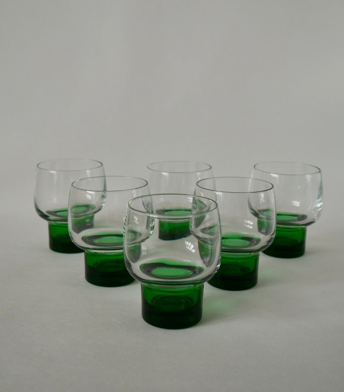 Lot de 6 verres à vin design à pieds verts années 70