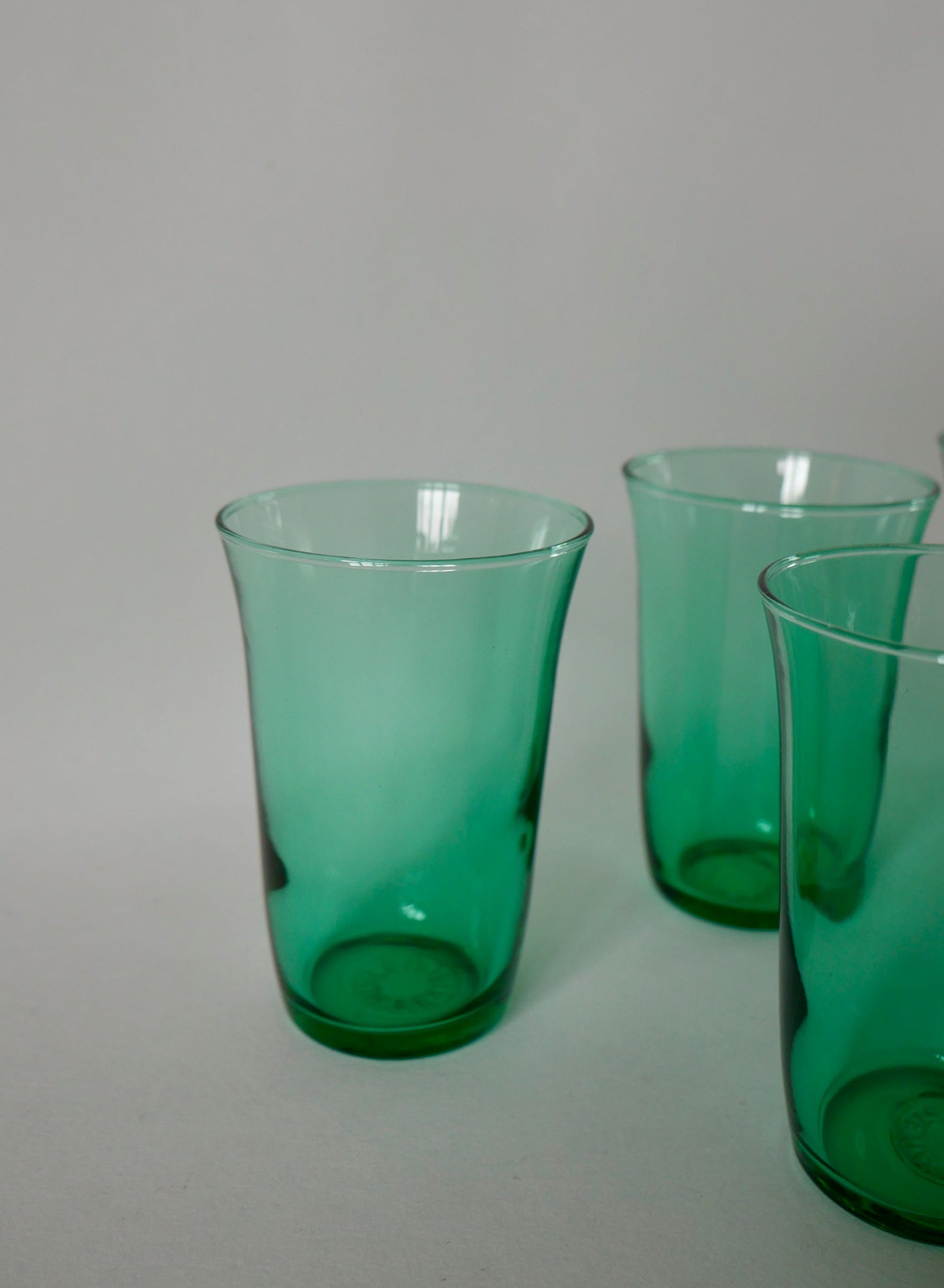 Lot de 5 verres à eau en verre vert made in France années 70