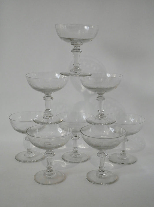 Ensemble de 8 coupes à champagne en cristal gravé années 30-40