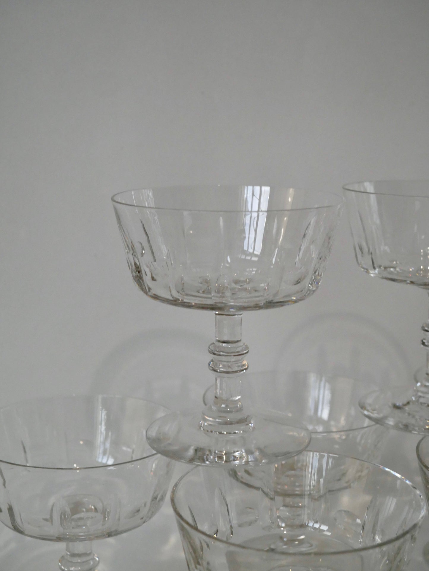 Ensemble de 7 coupes à champagne en cristal années 30-40