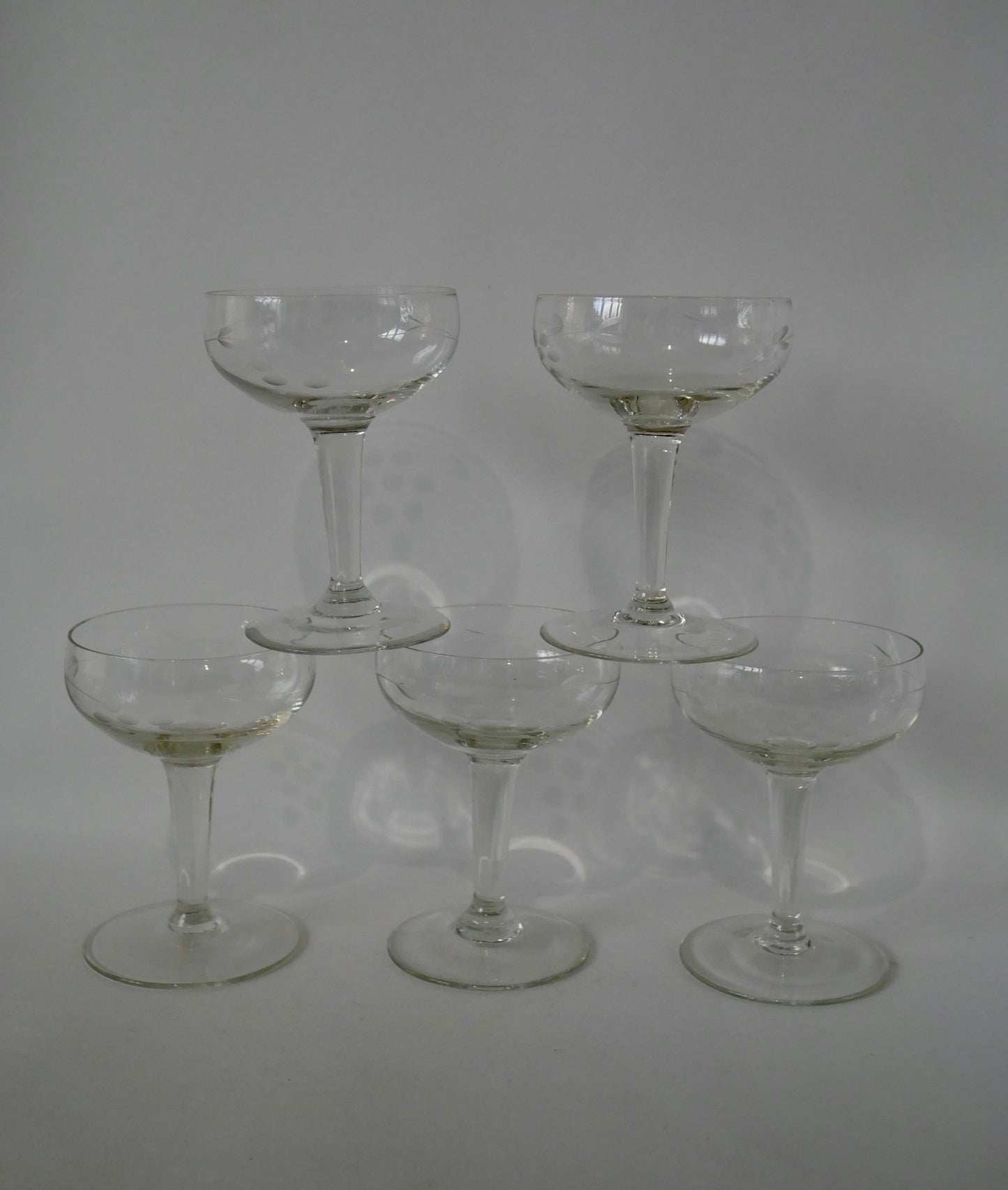 Ensemble de 5 coupes à champagne en cristal ciselé et gravé années 30-40